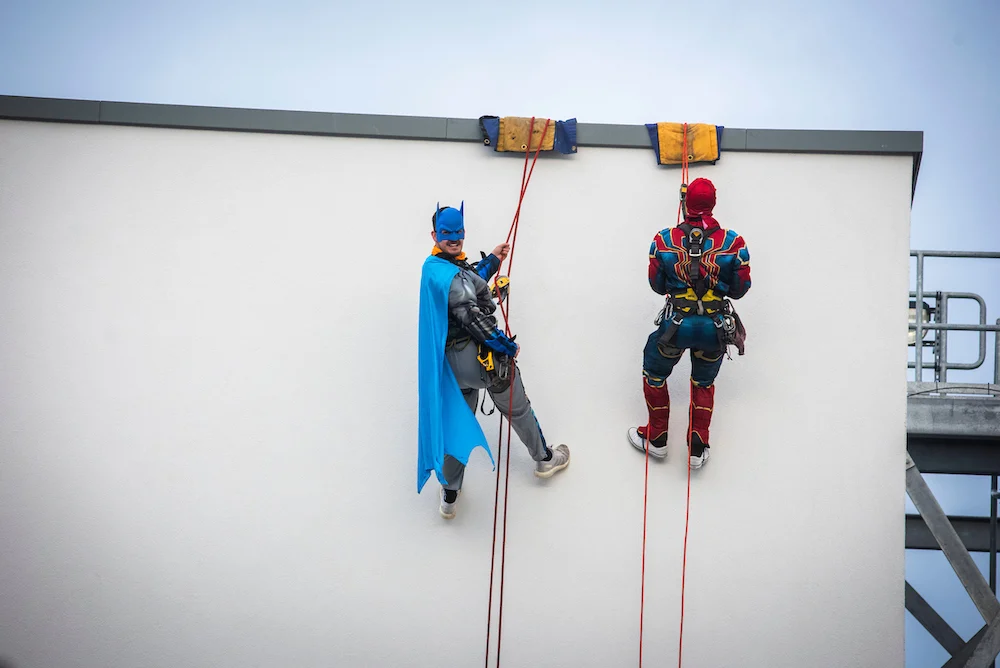 tree surgeons working at Edinburgh hospital